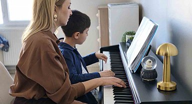 3 buçuk yaşında piyano çalmaya başladı, 8 yaşında satrançta 3 şampiyonluk yaşadı