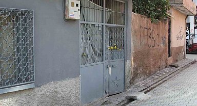 3 çocuk annesi eşini bıçaklayarak öldürdü, başında ağlayıp teslim oldu