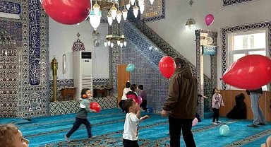 'Maarifin Kalbinde Ramazan' etkinliğinde minikler camiye götürüldü