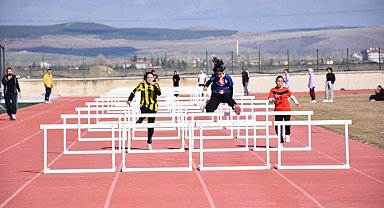 'Okul Sporları Yıldızlar Atletizm Müsabakaları' sona erdi