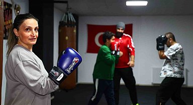 47 yaşındaki hemşire anne çocuklarıyla birlikte eldiven giyip ringe çıktı