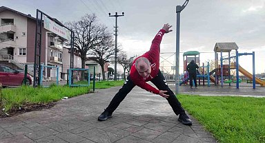 51 yaşındaki dünya şampiyonu, güreşçi koçla antrenman yaptı