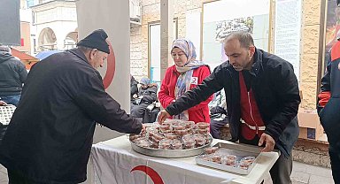 6 Şubat depreminde hayatını kaybedenler anısına lokma dağıtıldı