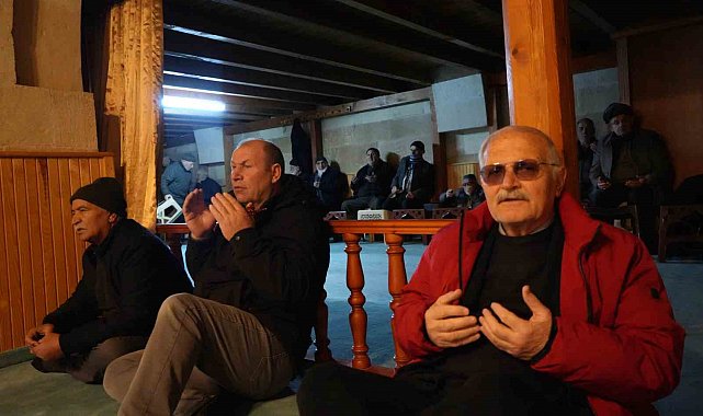 6 Şubat depremlerinde hayatını kaybedenler Bayburt'ta dualarla anıldı