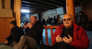 6 Şubat depremlerinde hayatını kaybedenler Bayburt'ta dualarla anıldı