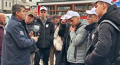 6 Şubat depremlerinde hayatını kaybedenler Uşak'ta dualarla anıldı