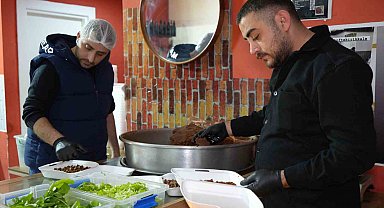 6 Şubat depremlerinde hayatları değişti: 15 saniye farkla kurtulan çiğköfteci kardeşlerin umut dolu yaşamı