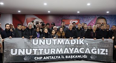 6 Şubat depremlerinin 3. yıl dönümünde hayatını kaybedenler anıldı