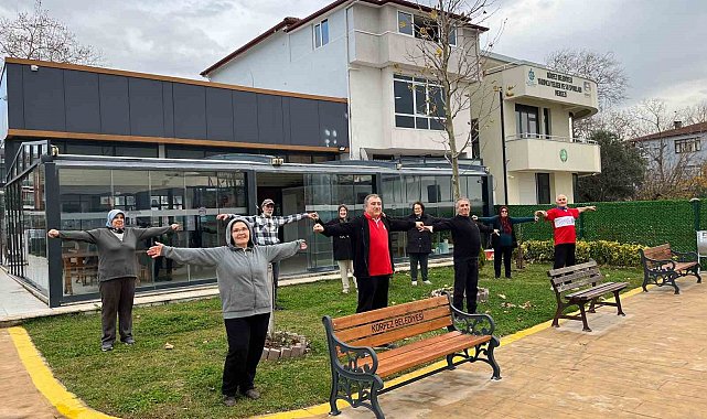 +60 Yaş Kulübü'nde spor ve zihinsel egzersiz bir arada