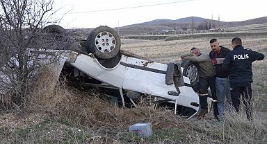 Acı manzarayla karşılaştı, gözyaşlarını tutmadı: Hurdaya dönen otomobildeki 2 yeğeni yaralandı