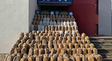 Adana'da 2 ton 500 kilogram kaçak tütün ele geçirildi