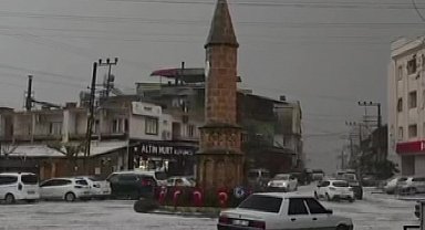 Adana'da dolu yağışı etkili oldu