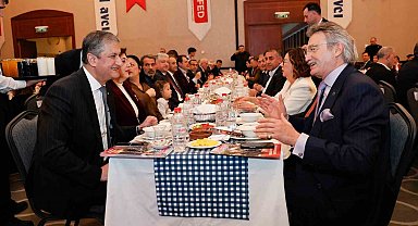 Adana'da koruyucu aileler ve çocukları iftarda buluştu