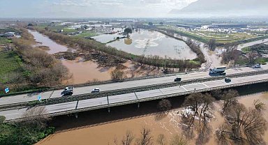 Adımla geçilen nehir taştı