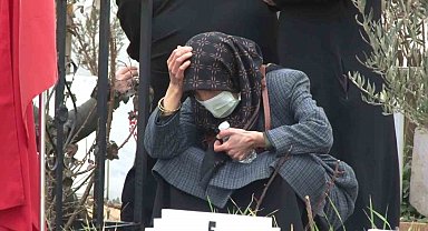 Adıyaman'da deprem şehitliğine duygusal ziyaret