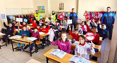 Adıyaman'da polisi miniklere trafik eğitimi verdi