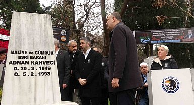 Adnan Kahveci ölümünün 33'üncü yılında kabri başında anıldı