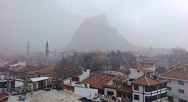 Afyonkarahisar'da kar yağışı