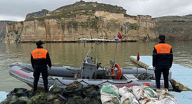Ağ ile avlanma yasağına uymayan şahıslar jandarmaya yakalandı