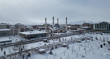 Ağrı'da kar sonrası kartpostallık görüntüler oluştu