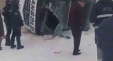 Ağrı'da yolcu otobüsü devrildi: 16 yaralı