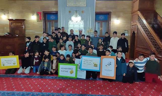 Ahlat'ta öğrenciler teravihte buluştu