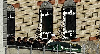 Aile cinayetinde kardeş toprağa verildi, abi tutuklandı