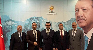 AK Parti'de 3 yeni ilçe başkanı görevi devraldı