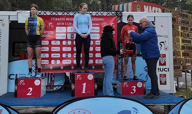 Akhisarlı bisikletçilerden Alanya'da çifte başarı