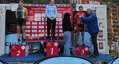 Akhisarlı bisikletçilerden Alanya'da çifte başarı