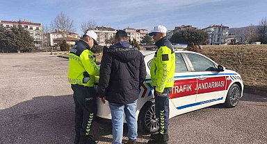 Akrobatik hareketler yapan motosiklet sürücüsüne ceza yağdı