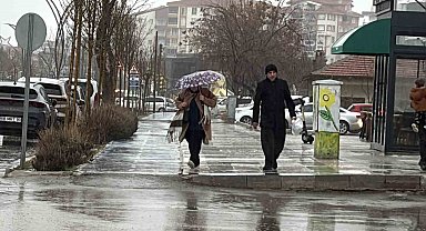 Aksaray'da rüzgar ve şiddetli yağmur etkili oluyor