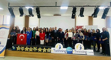 Aksu'da öğretmenlere dijital dönüşüm konusunda uygulamalı eğitim