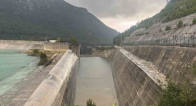 Alanya Dim Barajı'nda su seviyesi yükseldi bölgeye yakın bazı evlerin tedbir amaçlı boşaltılması istendi