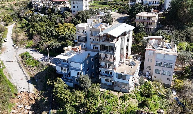 Alanya'da 3 bina tedbir amaçlı tahliye edildi