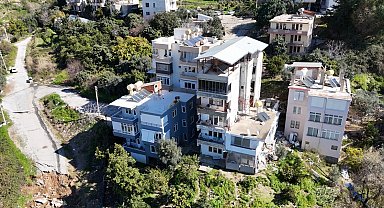 Alanya'da 3 bina tedbir amaçlı tahliye edildi