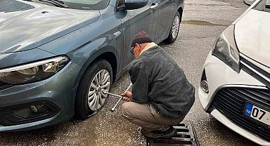 Alanya'da araçların lastiklerini kesen, tuvalete zarar verip, marketten yiyecek ve içecek alan 3 şüpheli yakalandı