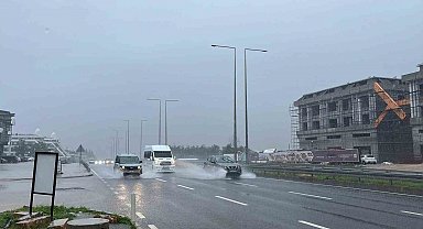 Alanya'da sağanak etkili oldu, sürücüler zor anlar yaşadı