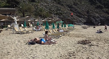 Alanya'da şubat ortasında deniz keyfi