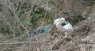 Alaplı'da kamyon şarampole uçtu