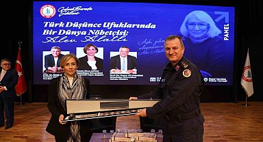 Alev Alatlı'ya BEUN'dan anlamlı vefa