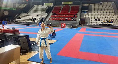 Aliağa Belediyesi Karate Antrenörü Nezahat Ayhan Türkiye şampiyonu oldu
