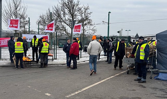 Almanya'da 100 bin çalışan iş bıraktı, toplu taşıma durma noktasına geldi