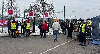 Almanya'da 100 bin çalışan iş bıraktı, toplu taşıma durma noktasına geldi