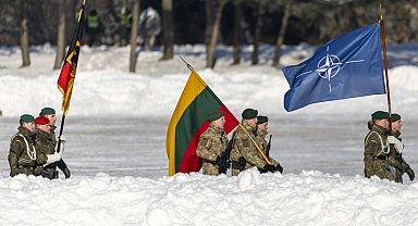 Almanya'nın Litvanya'daki zırhlı tugayına binden fazla NATO askeri katıldı