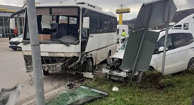 Amasya'da midibüs ile kamyonet çarpıştı: 6 yaralı