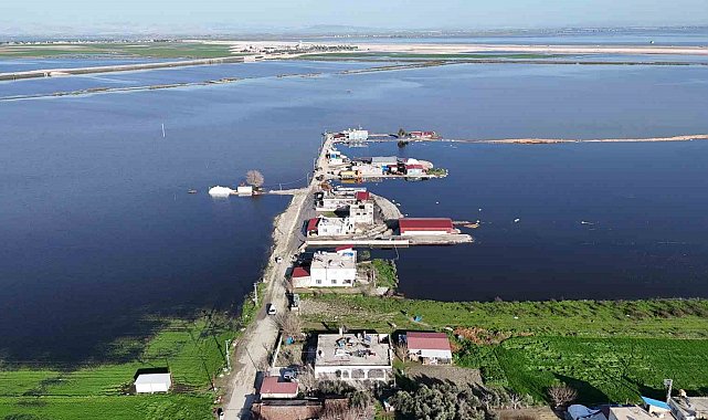 Amik Ovası'nda şiddetli yağışla birlikte tarım arazileri ve evler günlerdir sular altında