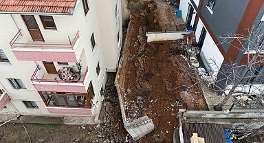 Ankara'da istinat duvarı yıkıldı: 5 apartman boşaltıldı