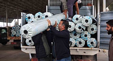 Antalya Büyükşehir'den hortum ve yağıştan zarar gören çiftçilere destek