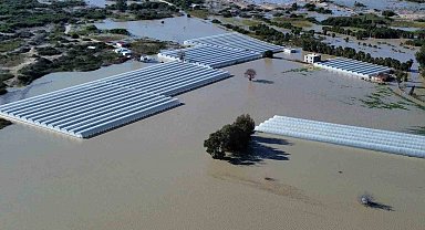 Antalya Kaş'ta seralar sular altında kaldı
